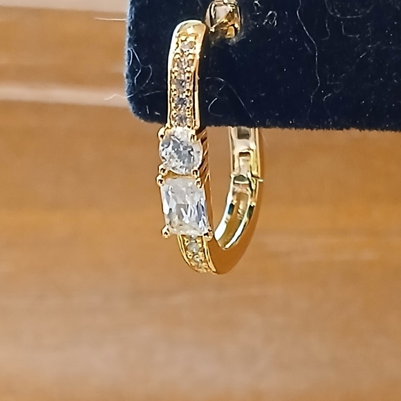 💥 Beautiful Small CZ Carabiner Hoops 💥14K Gold over Brass💥 - Picture 2 of 13